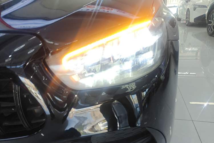 Used Mercedes-Benz E-Class 2019 E 300 L Sporty and Stylish Model