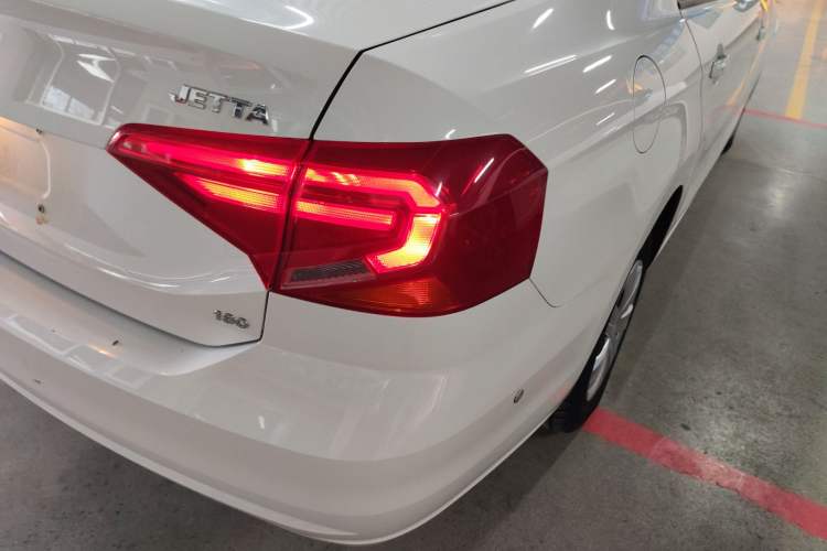 Used Volkswagen Jetta 2017 1.5L Manual Fashion Edition
