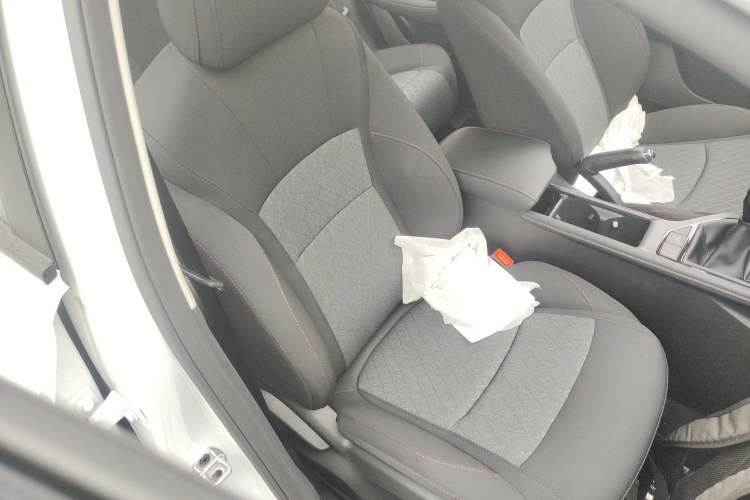 Used Roewe i5 2023 1.5L Manual Comfort Edition
