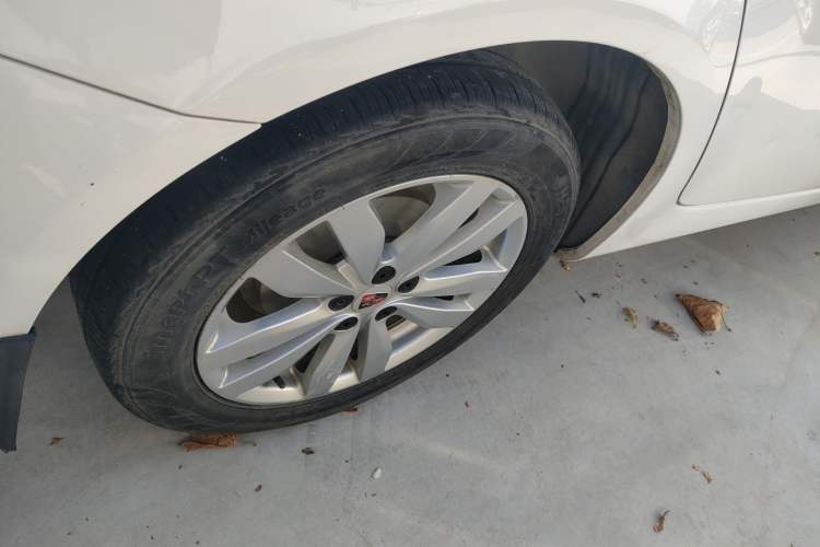 Used Roewe 350 2015 1.5L Manual Luxury Sunroof Edition
