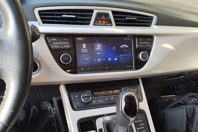 Used Geely Auto Emgrand X7 Sport 2018 1.8TD Automatic Two-Wheel Drive Smart Connect 4G Internet Edition
