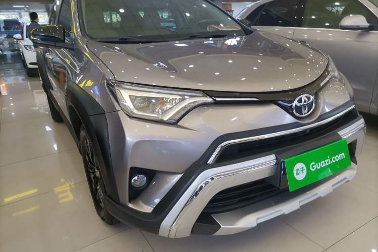 Used Toyota RAV4 2019 2.0L CVT Two-Wheel Drive Fashion X Limited Edition China VI Standard