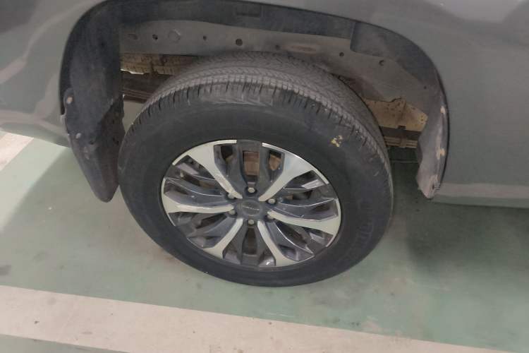 Used SAIC MAXUS T70 2021 2.0T Diesel Automatic Two-Wheel Drive Elite Version with Long Bed and High Ground Clearance