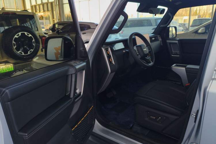 Used  V23 2025 501 Four-Wheel Drive Advanced Version
