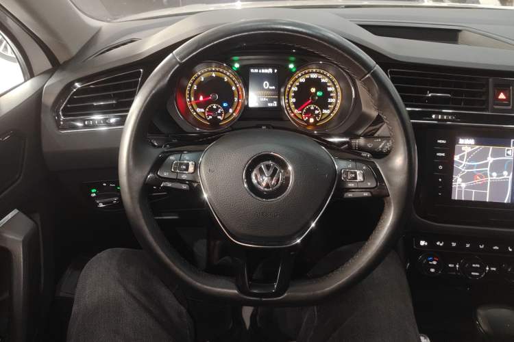 Used Volkswagen Tiguan L 2019 Revised 330TSI Automatic Two-Wheel Drive Smart & Luxury Edition China VI Standard
