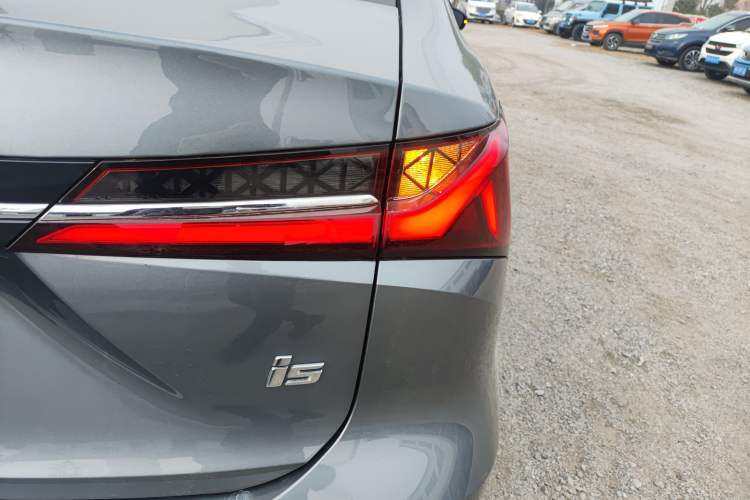 Used Roewe i5 2023 1.5L Manual Comfort Edition
