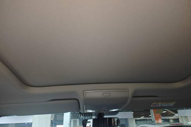 Used Volkswagen Tiguan L 2025 Model Outstanding Version 330TSI Automatic Two-Wheel Drive R-Line Longyao Edition
