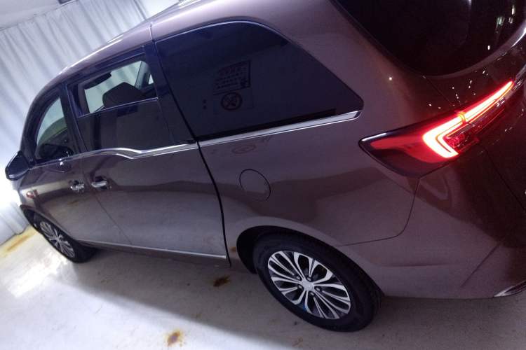 Used Buick GL8 2021 Land Cruiser Executive Class 652T Luxury Model