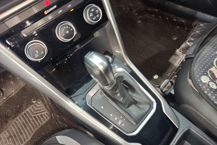 Used Volkswagen T-ROC 2019 230TSI DSG Two-Wheel-Drive Advanced Version China VI Standard
