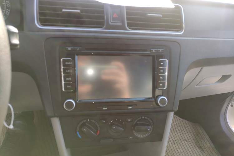 Used Skoda Rapid 2015 1.6L Automatic Smart Selection Model
