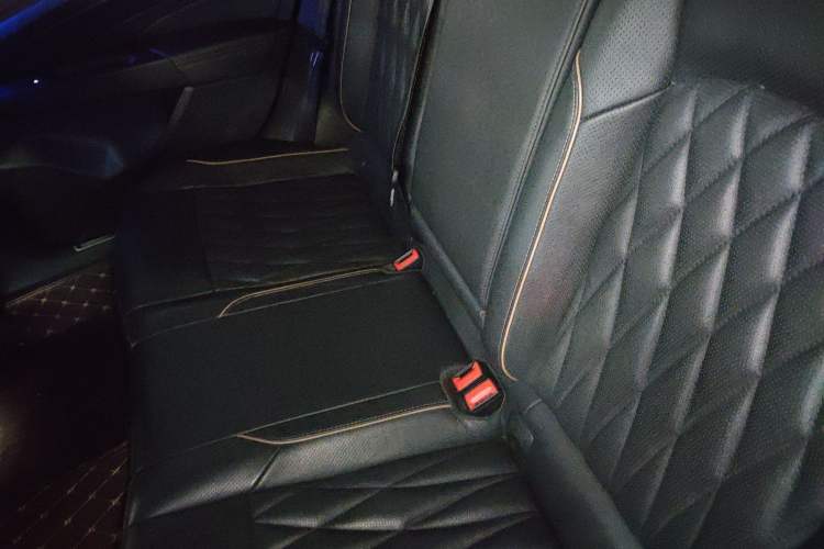 Used Volkswagen Passat 2020 Revised Version 330TSI Luxury Edition China VI Standard
