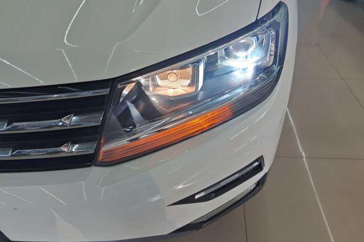 Used Volkswagen Tiguan L 2019 330TSI Automatic Two-Wheel Drive Smart Luxury Version China V Emission Standard
