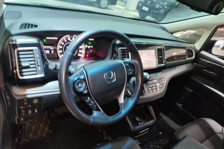 Used Honda Elysion 2016 2.4L Luxury Edition
