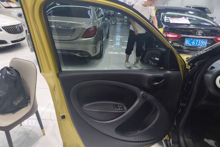 Used  forfour 2016 1.0L 52 kW Dynamic Edition
