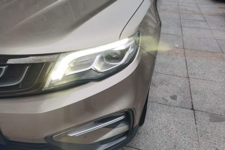 Used Geely Auto Emgrand X7 Sport 2018 1.8TD Automatic Two-Wheel Drive Smart Connect 4G Internet Edition
