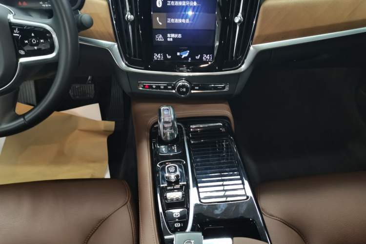 Used Volvo S90 New Energy 2019 T8 E-Drive Hybrid Intelligent Luxury Version China V Standard
