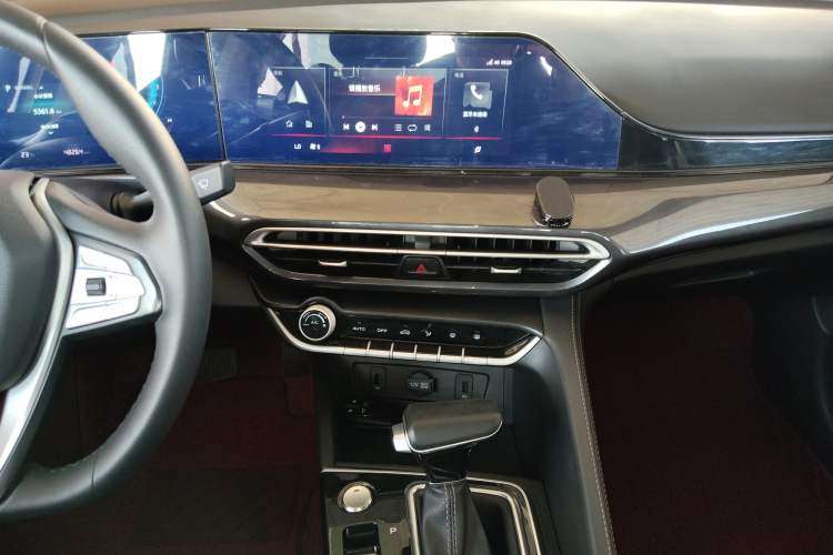 Used Changan Eado 2020 PLUS Blue Whale NE 1.4T GDI DCT Prestige Model