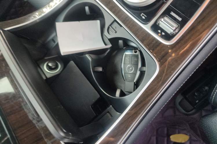 Used Mercedes-Benz GLC 2018 Facelift GLC 260 4MATIC Luxury Edition
