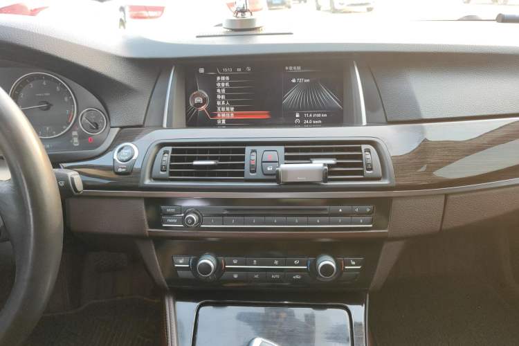 Used BMW 5 Series 2014 525Li Luxury Design Package
