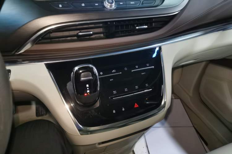 Used Buick GL8 2023 Land Executive Class Comfort Model
