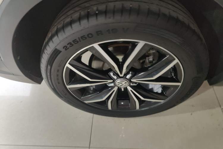 Used Volkswagen Tiguan L 2020 330TSI Automatic Two-Wheel Drive Smart Luxury Edition China VI Standard
