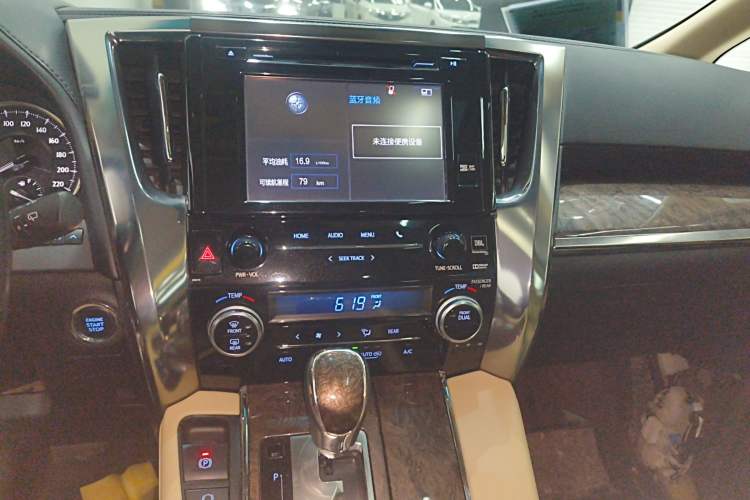 Used Toyota Alphard 2018 Revised Version 3.5L Premium Edition
