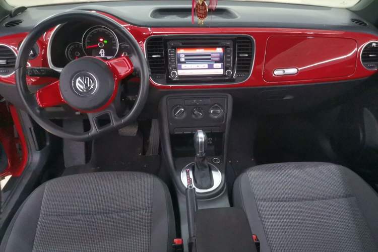 Used Volkswagen Beetle 2015 180TSI model
