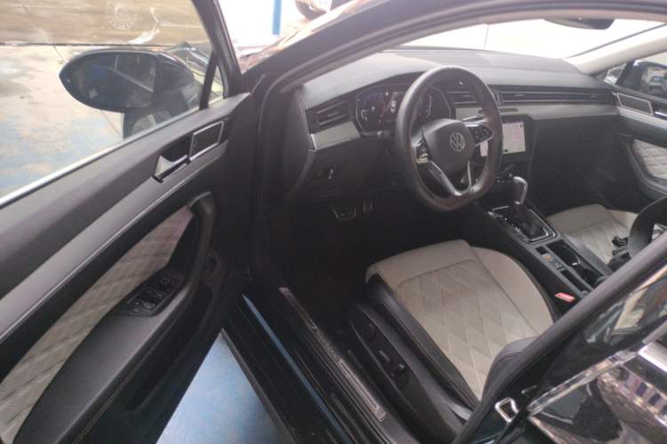 Used Volkswagen Magotan 2023 2 Million Units Commemorative Edition 330TSI DSG Luxury Version