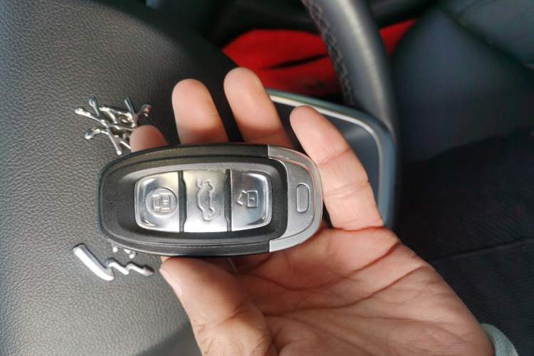 Used Hongqi E-QM5 2022 431 km Charge & Enjoy Edition
