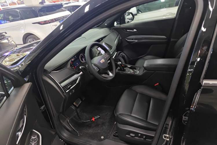 Used Cadillac XT4 2018 28T Two-Wheel Drive Leading Version
