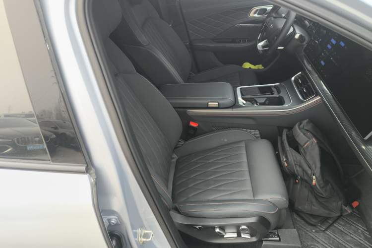 Used NETA L 2024 Extended-Range 310 Flash-Charge Red Edition