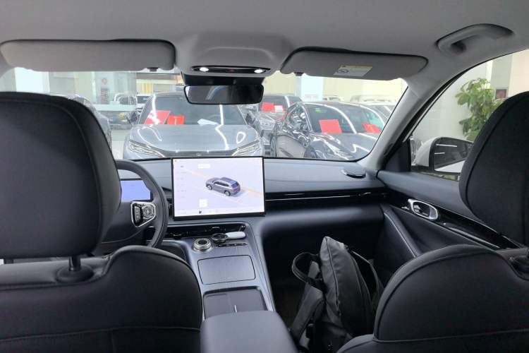 Used  E5 2024 440km Launch Edition
