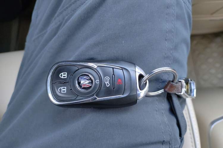 Used Buick GL8 2023 Facelifted Land Cruiser Executive Luxury Version