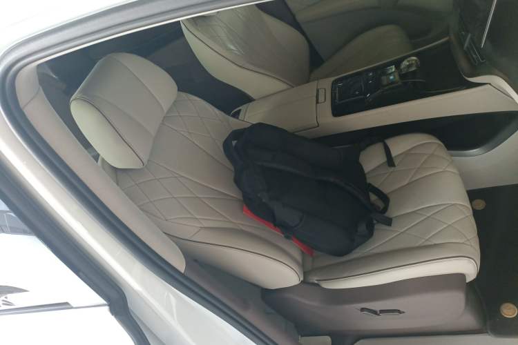 Used Denza D9 2022 DM-i 1040 Prestige Model