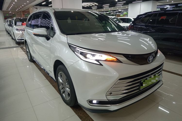 Used Toyota Sienna 2021 2.5L Hybrid Platinum Edition
