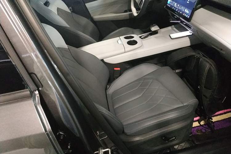 Used Changan UNI-Z New Energy 2024 Blue Whale Smart Electric iDD 125km Beyond Edition
