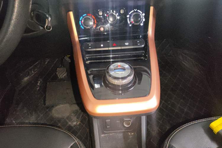 Used Dongfeng NAMMI BOX 2022 Chasing Wind Edition 331KM Advanced Model
