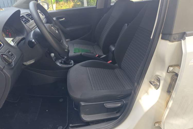 Used Volkswagen Polo 2014 1.4L Manual Comfort Edition
