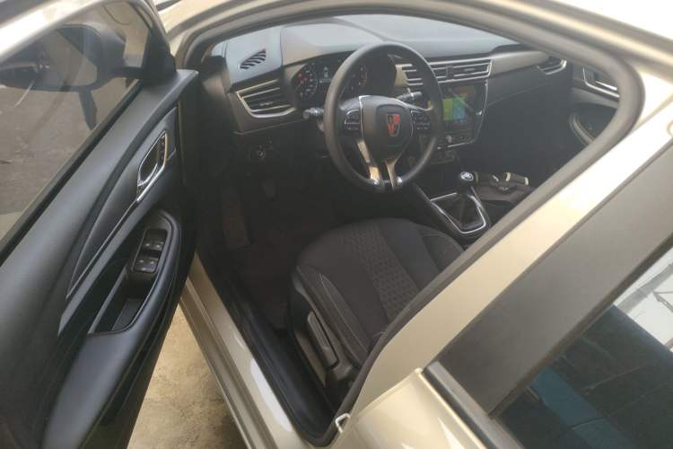 Used Roewe i5 2020 1.5L Manual 4G Connect Luxury Edition
