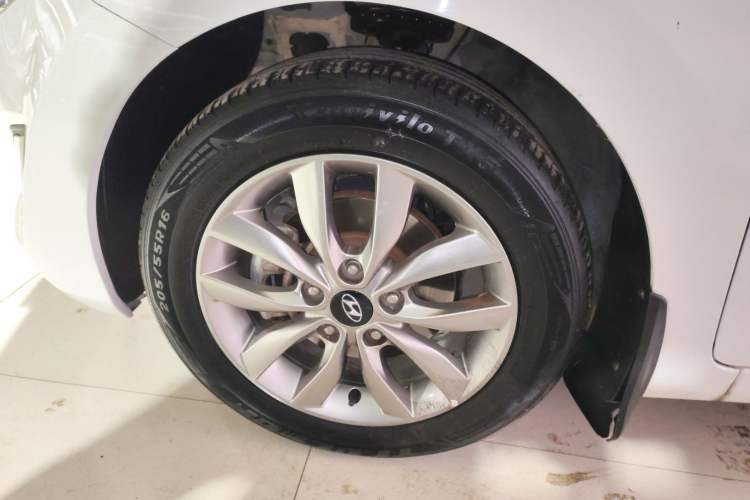 Used Hyundai Elantra 2015 1.6L Automatic Fashion Model
