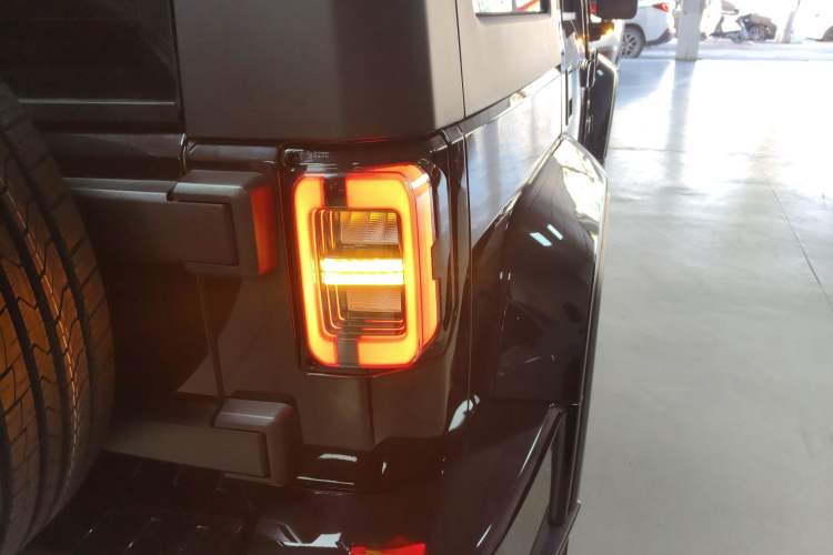 Used  BJ40 2020 2.0T Automatic Four-Wheel Drive Urban Hunter Edition Chivalrous Type
