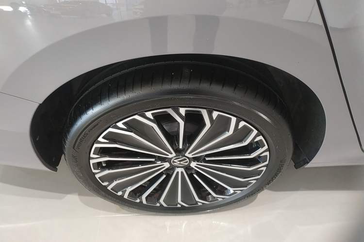 Used Volkswagen Passat 2025 Pro 380TSI Dragon Supreme Edition