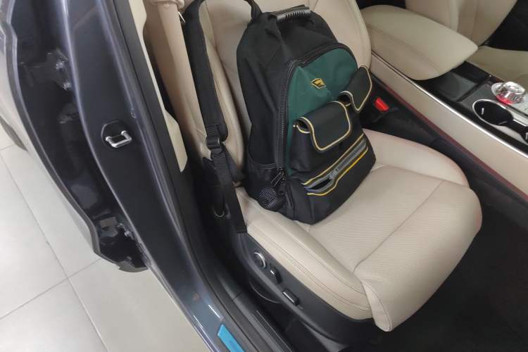 Used Genesis GV70 2025 2.5T Two-Wheel-Drive Luxury Edition
