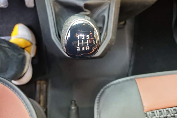 Used JMC Transit 2019 2.8T Commercial Version Short Wheelbase Mid-Roof 6-Seater China VI JX493
