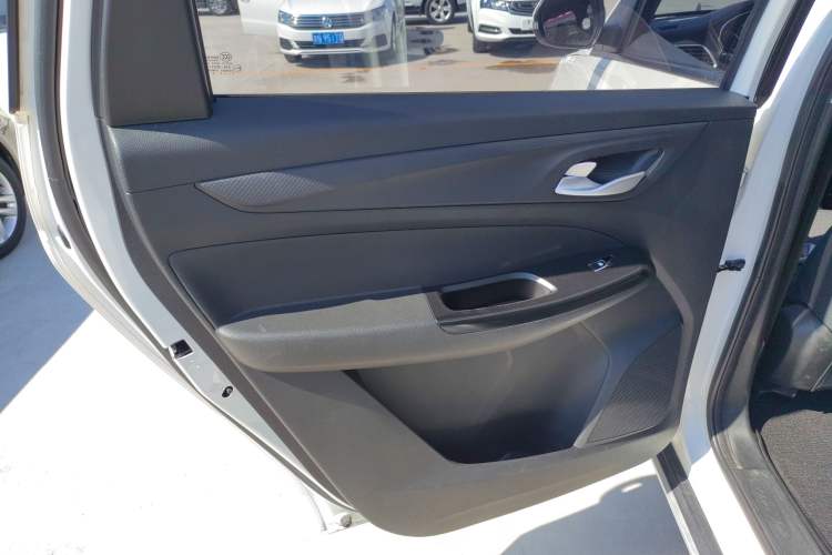 Used Baojun 730 2019 1.5L Manual Fashion Model 7-seater China VI