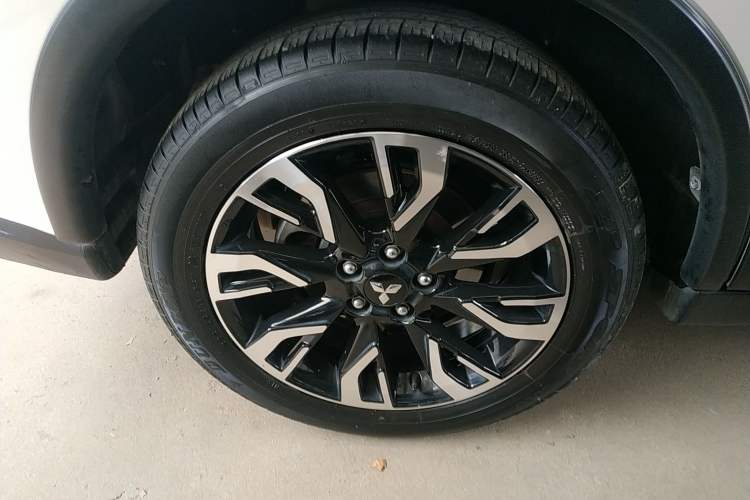 Used Mitsubishi Outlander 2020 2.0L Two-Wheel Drive Comfort Edition 7-Seater
