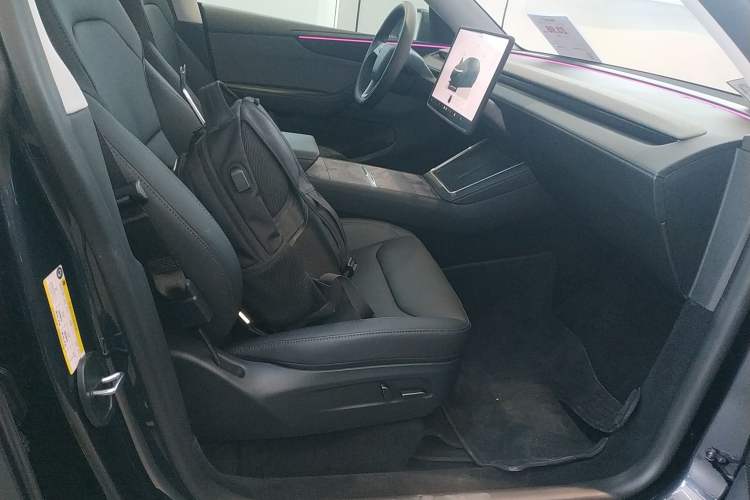 Used Tesla Model Y 2025 Rear-Wheel-Drive Version
