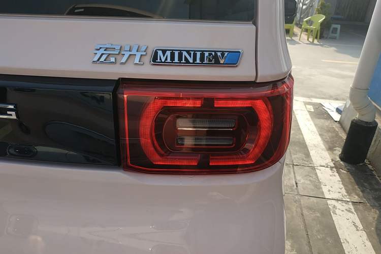 Used Wuling Hongguang MINIEV 2021 Macaron Premium Model – Lithium Iron Phosphate
