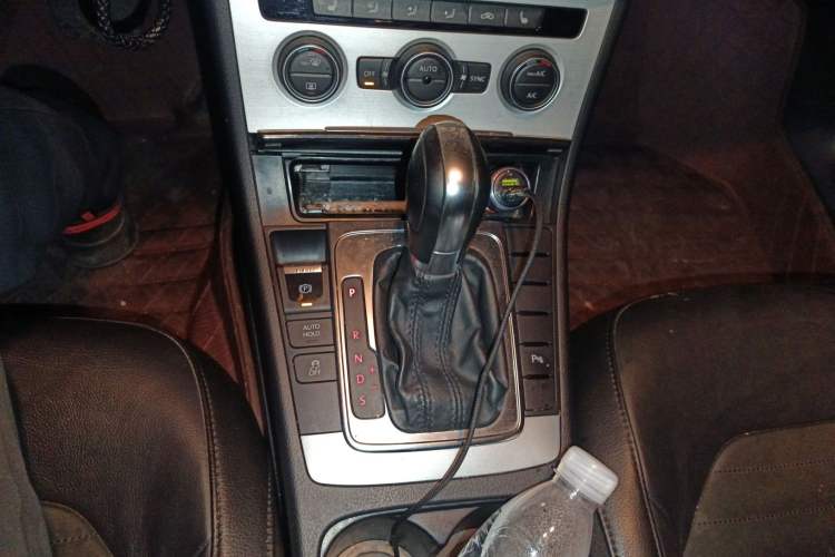 Used Volkswagen Magotan 2015 1.8TSI Luxury Model
