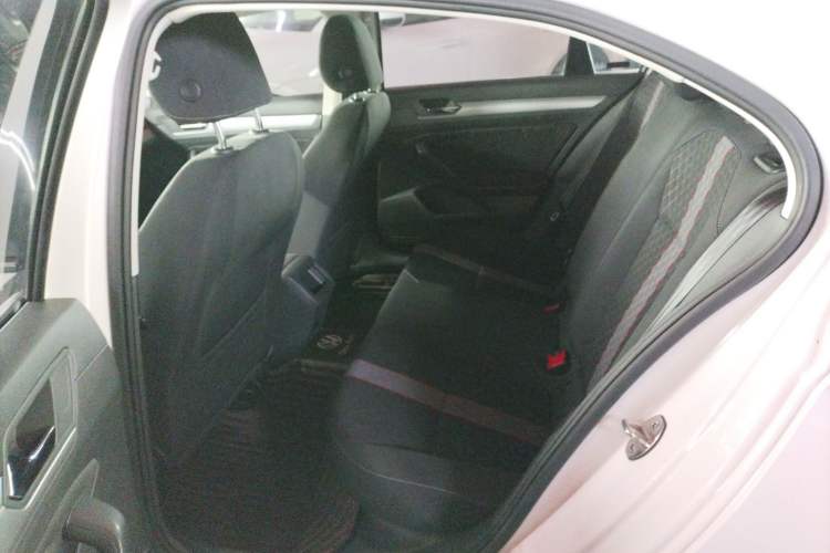 Used Volkswagen Lamando 2019 230TSI DSG Fashion Edition China VI
